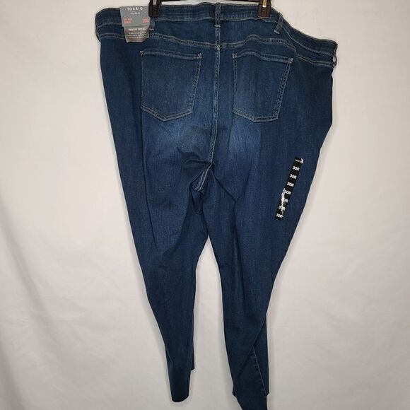 30W Torrid Sky High Skinny Jean Dark Wash Premium Comfort Step Hem Stretch Waist - Picture 11 of 12